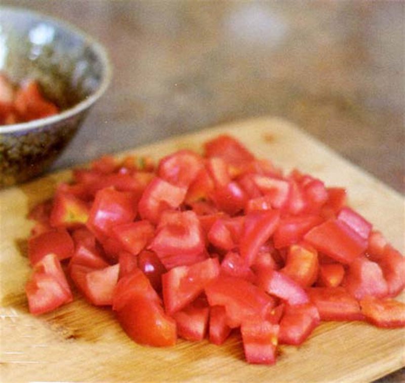 Cà chua cắt hạt lựu