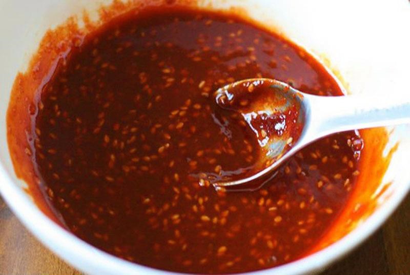Trộn sốt ướp gà